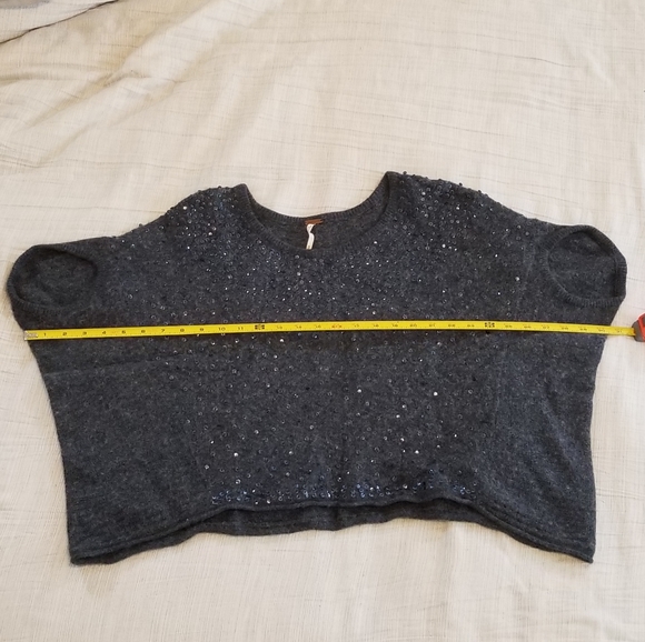 Free people grey sequin boho crop sweater size M - Picture 7 of 8